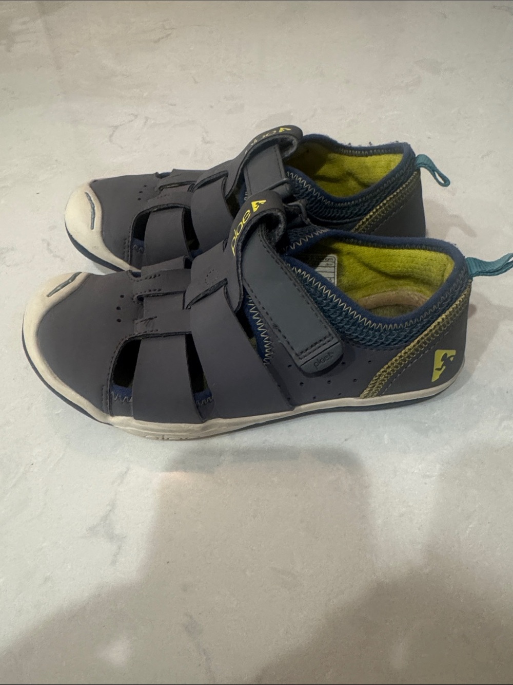 PLAE Kids Navy and Lime Green Closed-Toe Sandals with Hook-and-Loop Straps 13.5